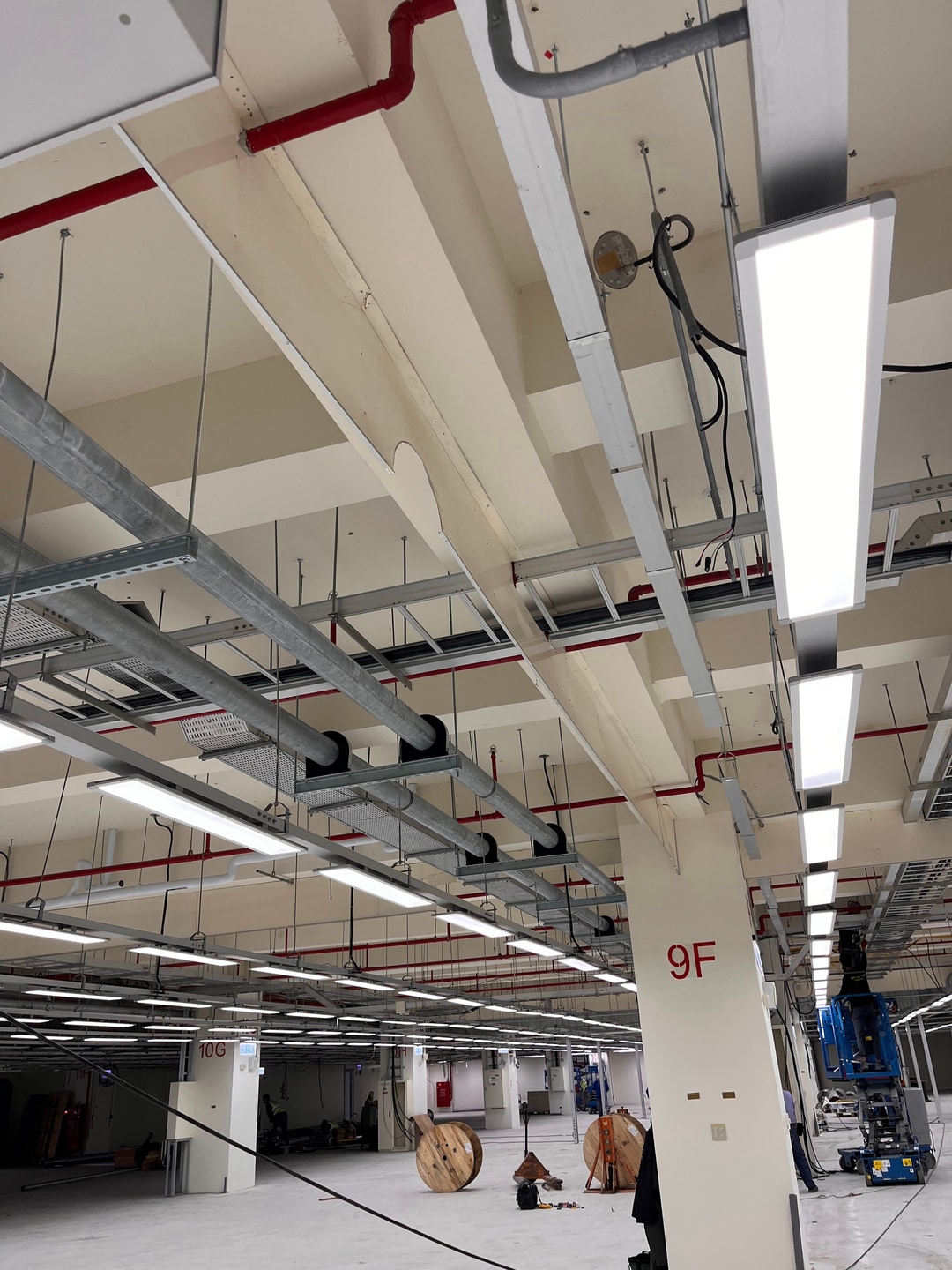 英業達桃科廠5F潔淨室空調電力及監控與消防電系統工程 圖片 2