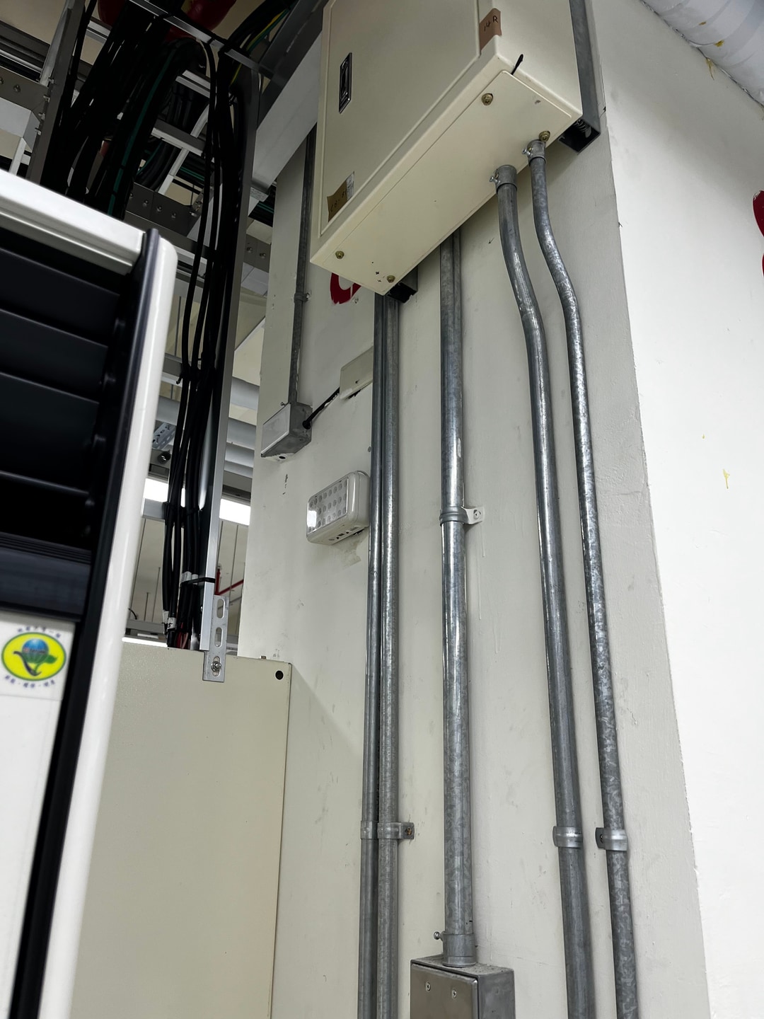 英業達桃科廠5F潔淨室空調電力及監控與消防電系統工程 圖片 6