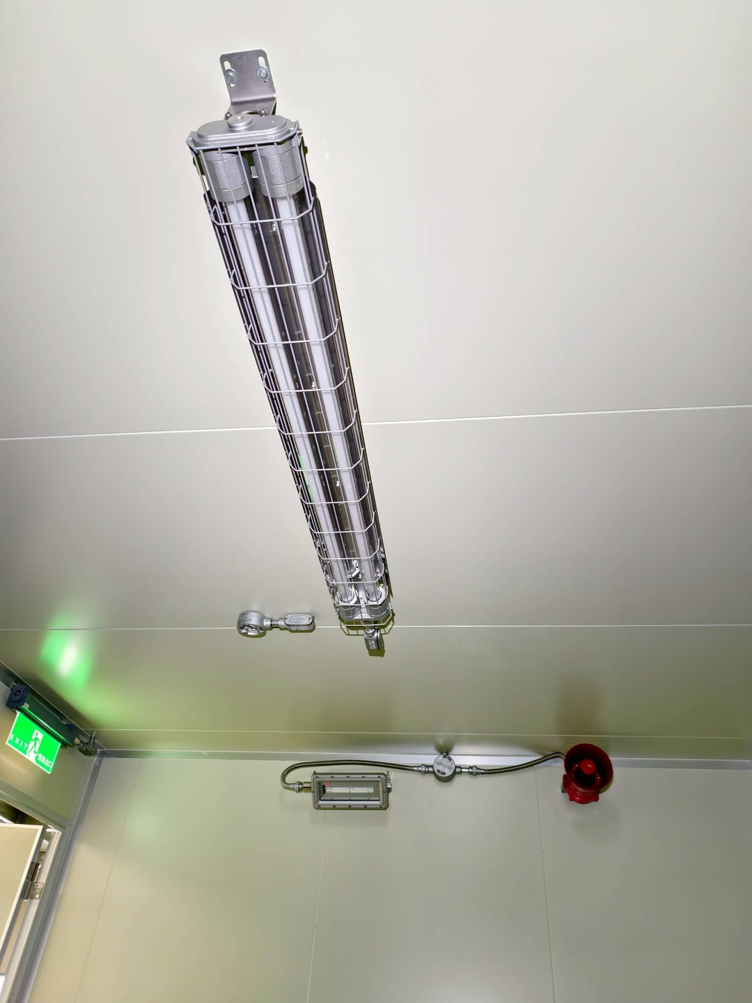 英業達桃科廠5F潔淨室空調電力及監控與消防電系統工程 圖片 7