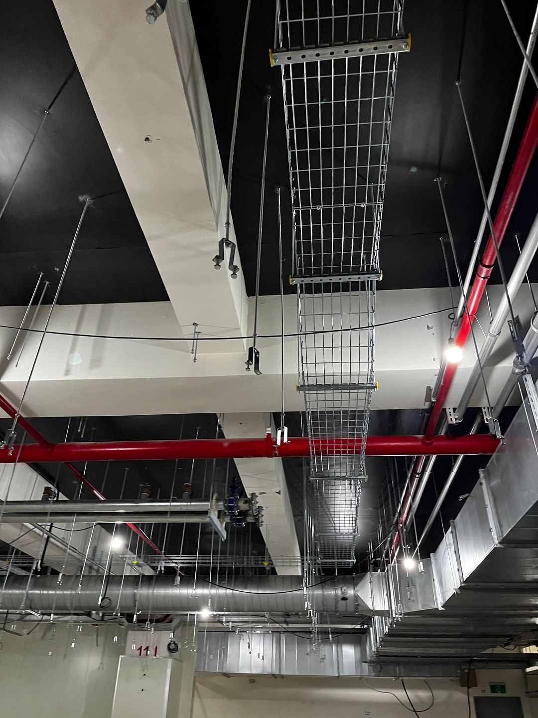 英業達桃科廠7F產線ISO7無塵室空調電力及監控工程 圖片 4