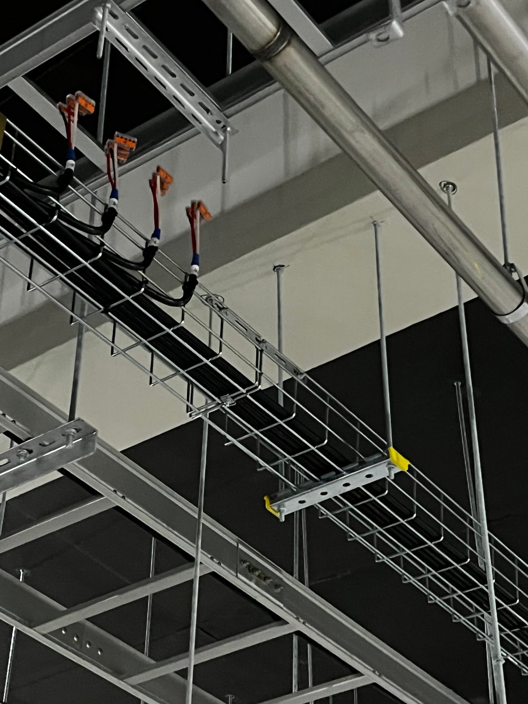 英業達桃科廠7F產線ISO7無塵室空調電力及監控工程 圖片 5