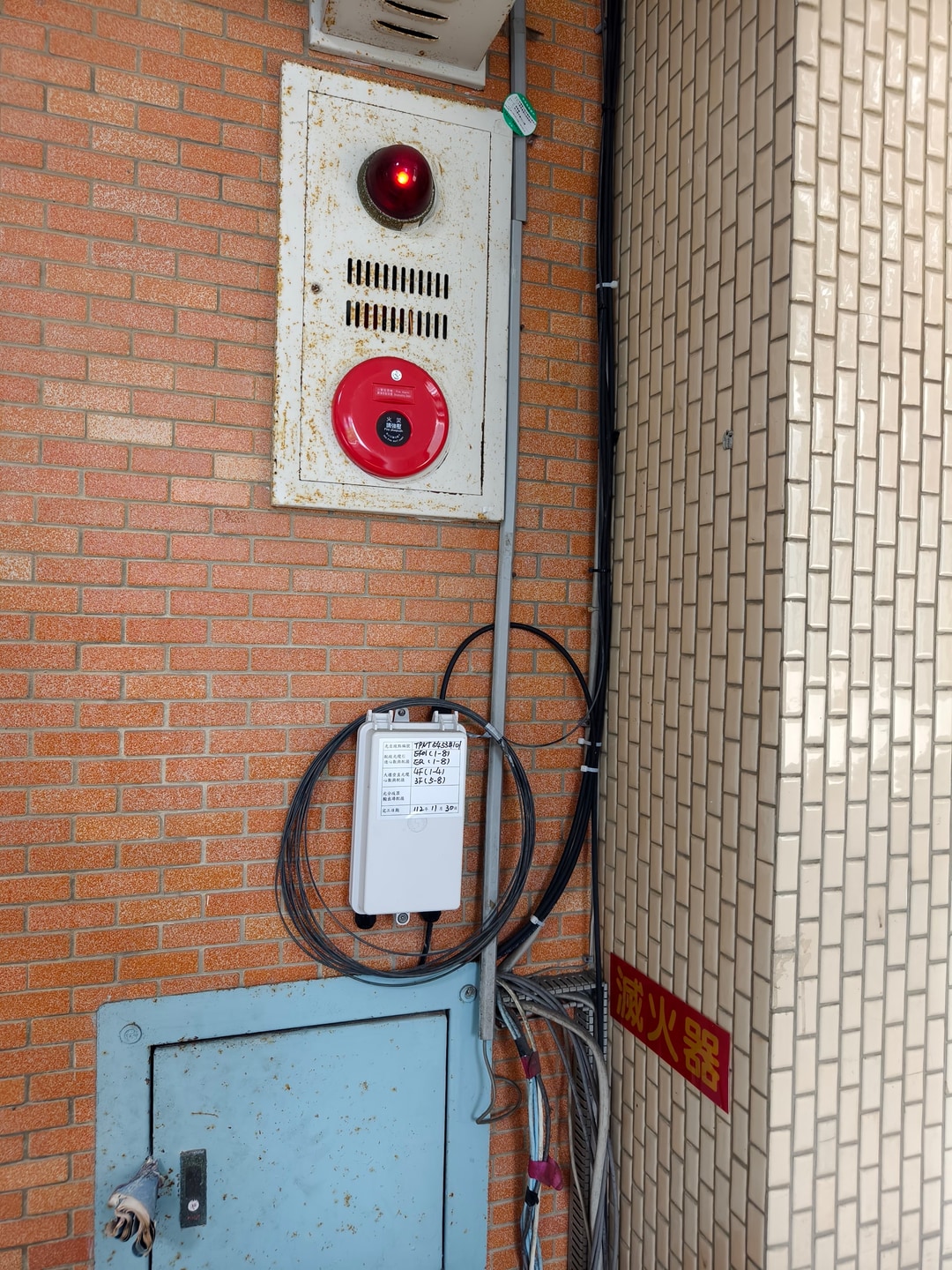 台電松湖地下電纜洞道臨時光纖通訊及監視工程 圖片 3